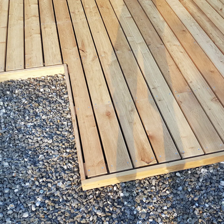 Eine Terrasse aus Holz