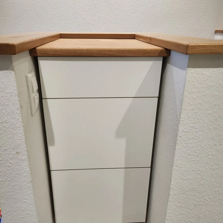 Ein Mittelelement eines Schranks